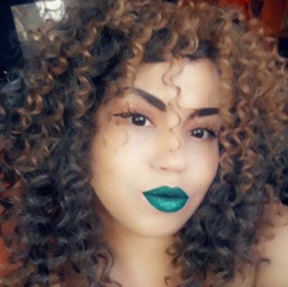 Meet your Posher, Samantha - Picture 2 of 2